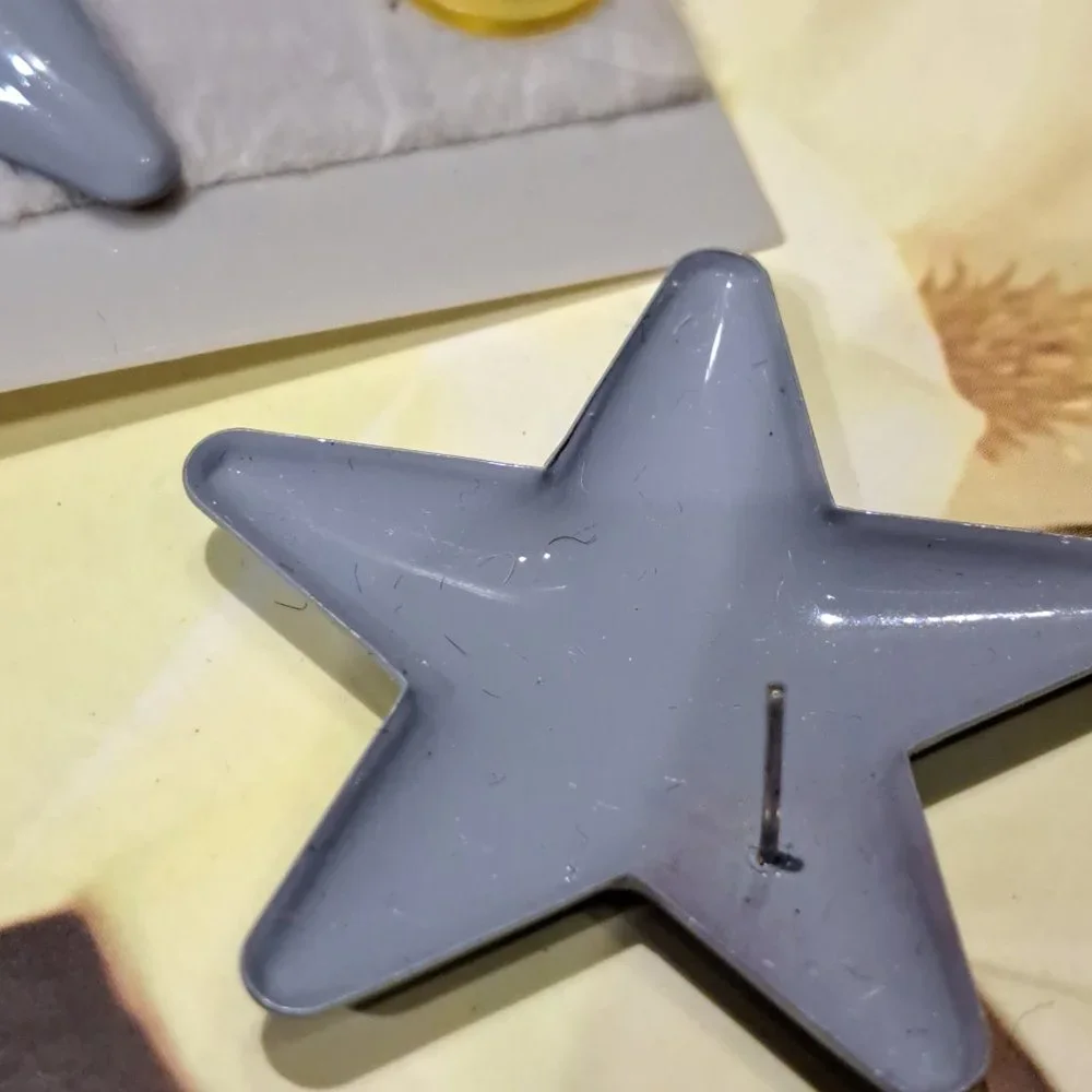 ๐6/$10 Star Earrings - Picture 5 of 5